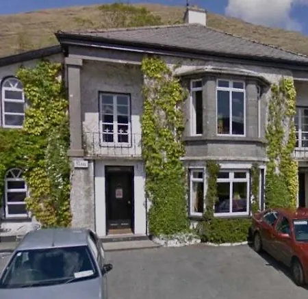 Holiday home Rosies Maum